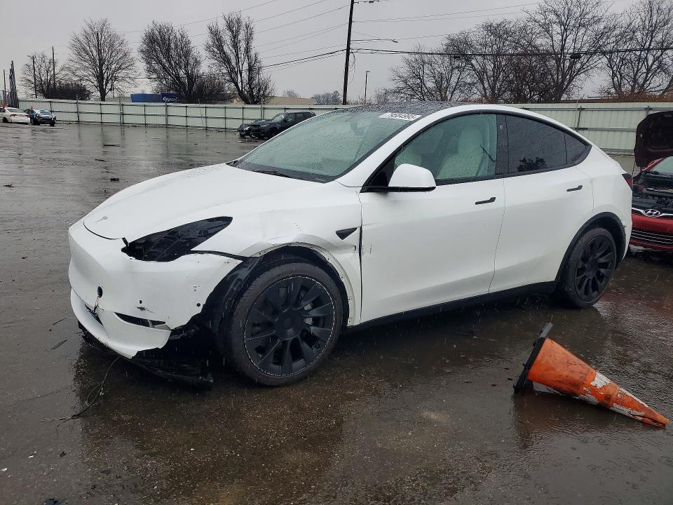 2022 TESLA MODEL Y — VIN 7SAYGDEE2NF321995