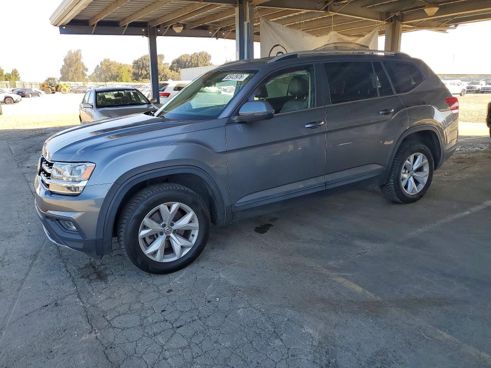 2018 VOLKSWAGEN ATLAS — VIN 1V2LR2CA2JC530424