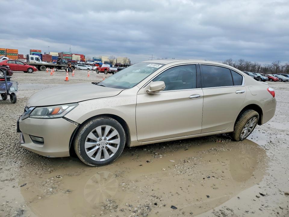 2015 HONDA ACCORD — VIN 1HGCR3F86FA038127