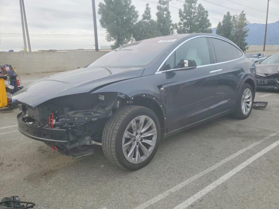 2018 TESLA MODEL X — VIN 5YJXCAE23JF121193