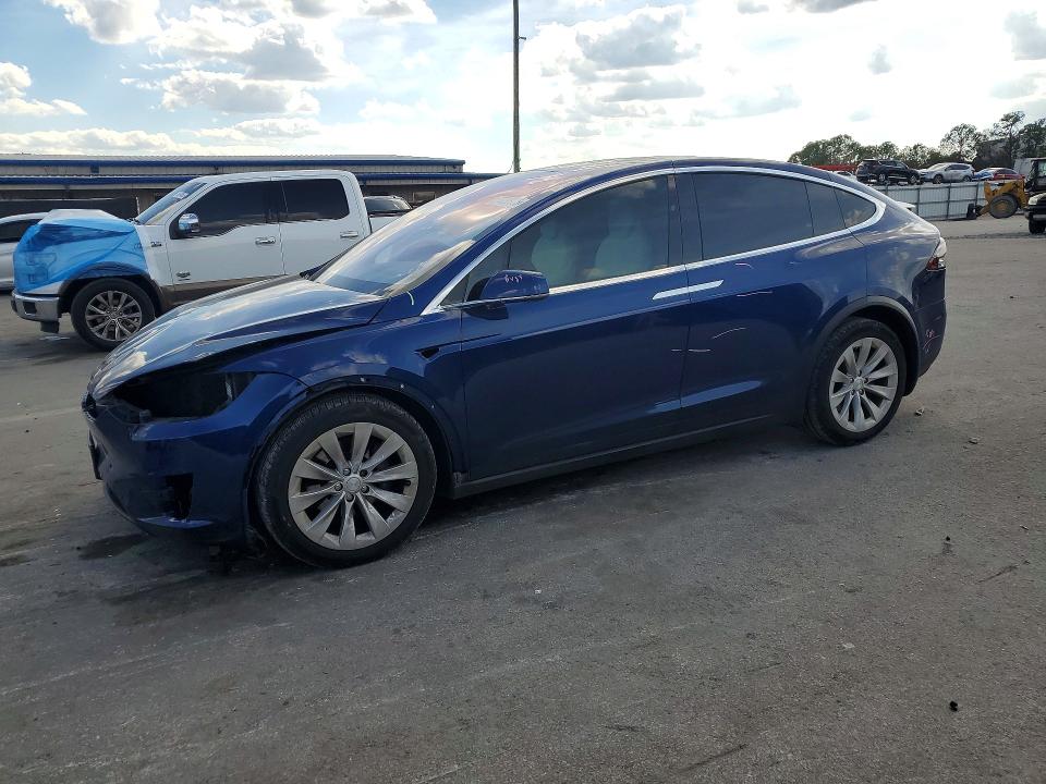 2017 TESLA MODEL X — VIN 5YJXCDE24HF053837