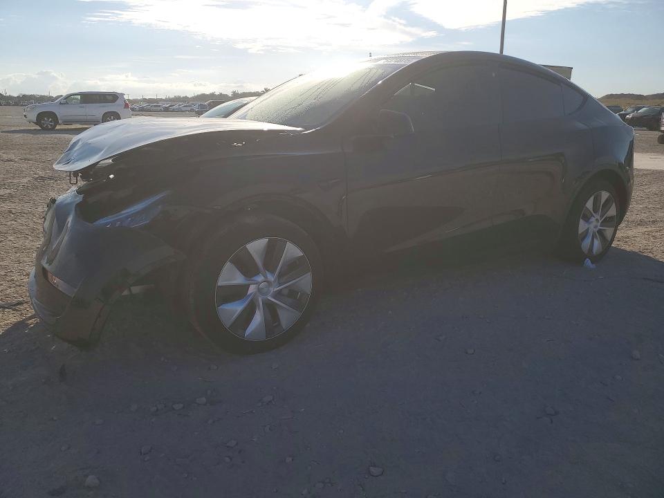 2023 TESLA MODEL Y — VIN 7SAYGDEE2PA102678