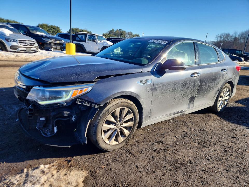 2017 KIA OPTIMA — VIN 5XXGU4L38HG138752