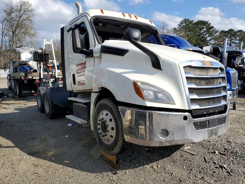 2019 FREIGHTLINER CASCADIA 126 — VIN 3AKJHLDVXKSKA4917