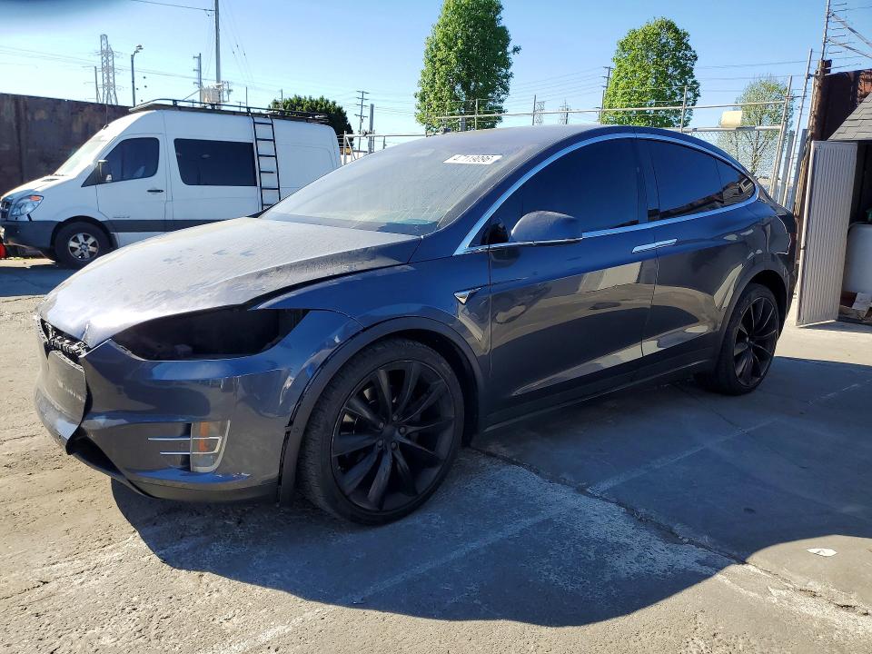 2017 TESLA MODEL X — VIN 5YJXCAE25HF038102