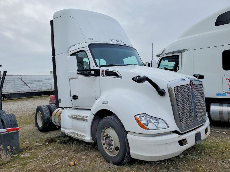 2015 KENWORTH CONSTRUCTI — VIN 1XKYA48X5FJ462490