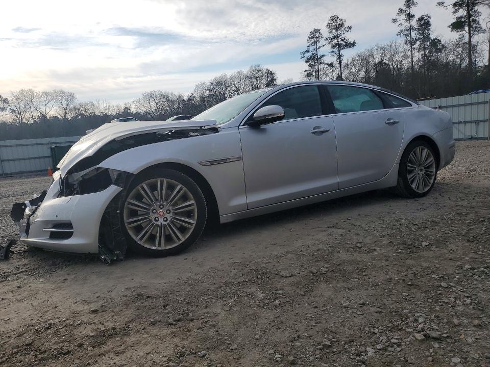 2015 JAGUAR XJL — VIN SAJWA2GZ6F8V88943