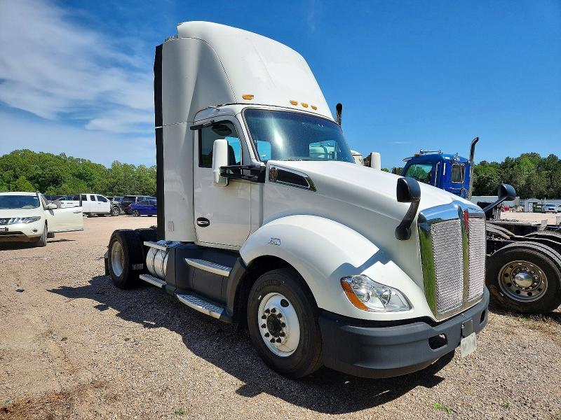2017 KENWORTH T680 — VIN 1XKYA48X6HJ160323