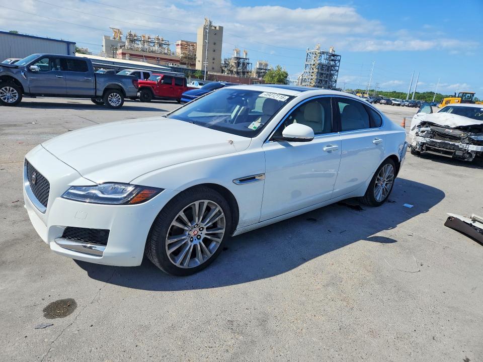 2018 JAGUAR XF — VIN SAJBE4FX8JCY57965