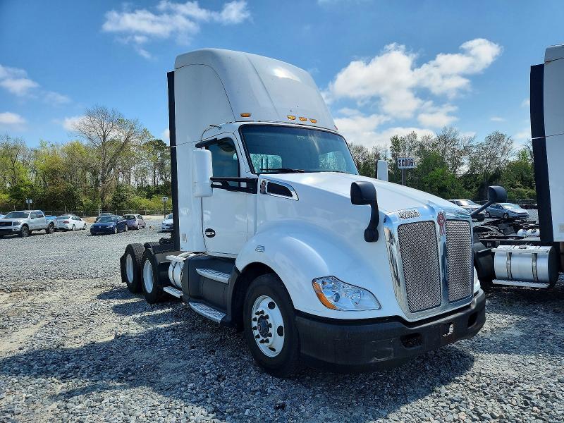 2017 KENWORTH T680 — VIN 1XKYD49X5HJ160299