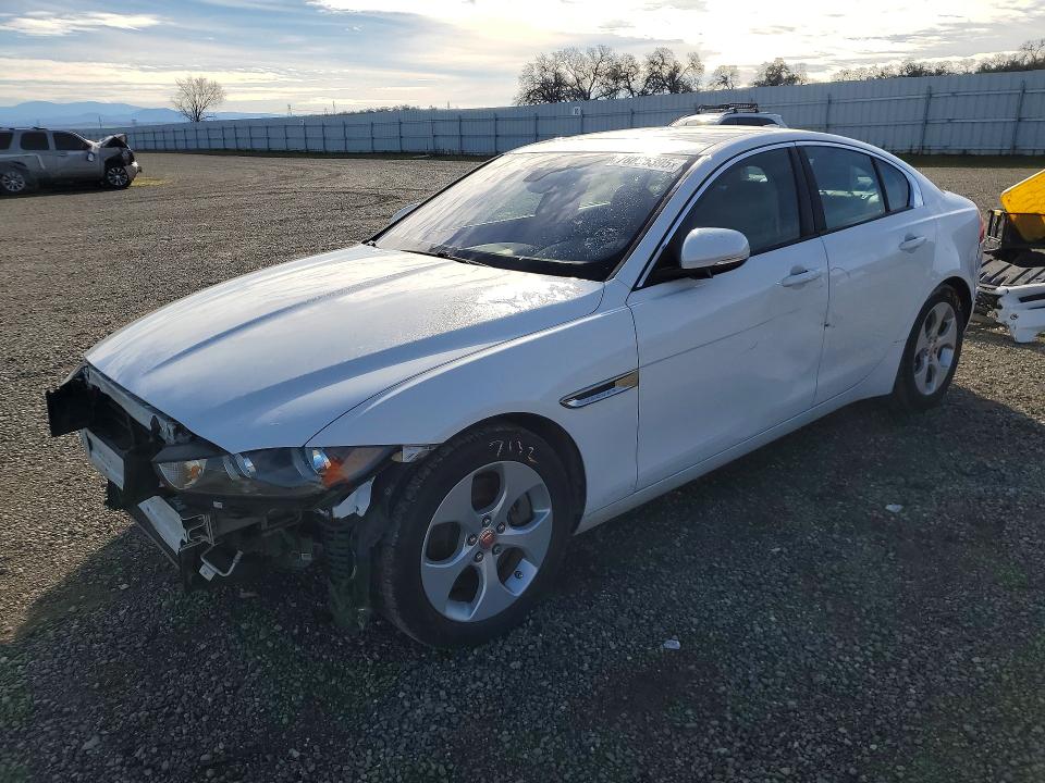 2017 JAGUAR XE — VIN SAJAR4BG1HA963377