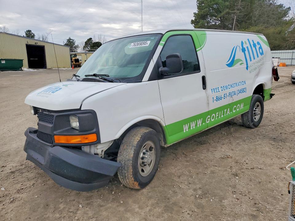 2017 CHEVROLET EXPRESS G2500 — VIN 1GCWGAFF3H1125880