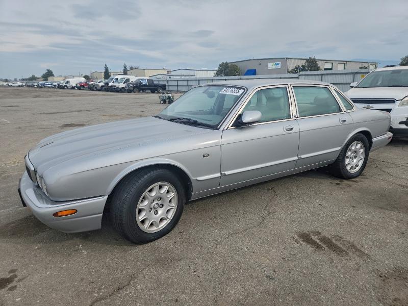 2000 JAGUAR XJ8 — VIN SAJDA14C5YLF02624