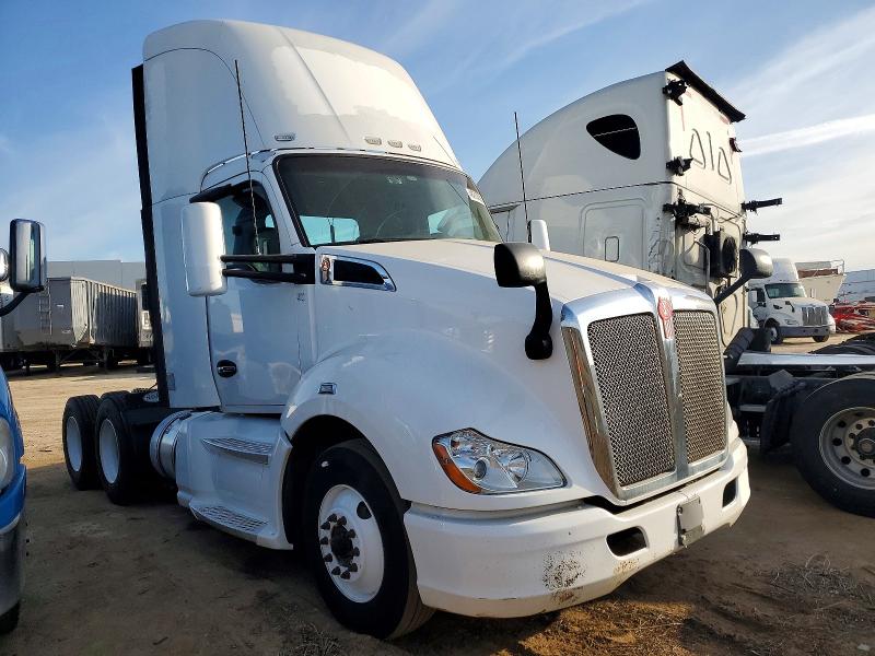 2015 KENWORTH CONSTRUCTION — VIN 1XKYD49X8FJ466040
