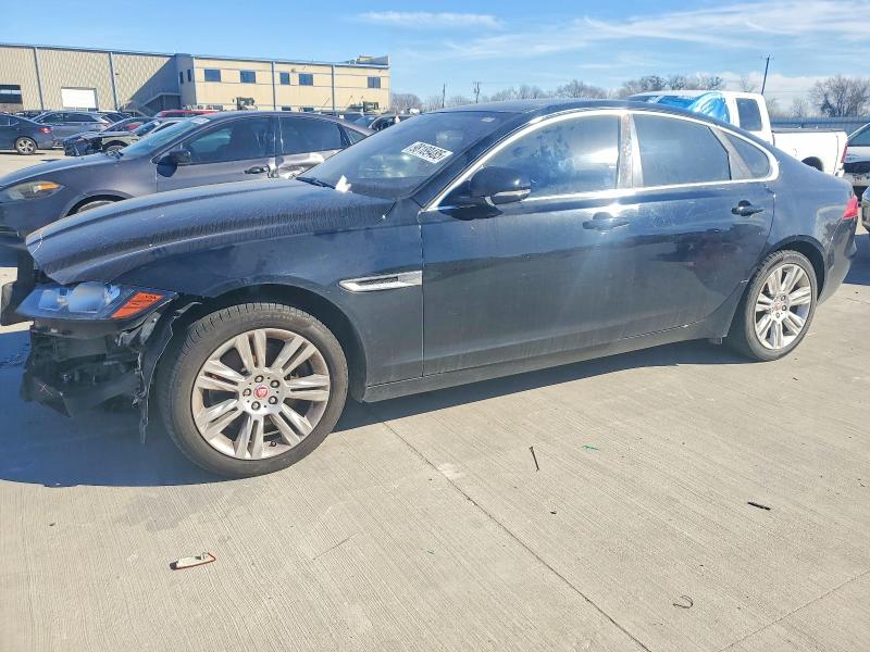 2017 JAGUAR XF PREMIUM — VIN SAJBD4BV2HCY40421