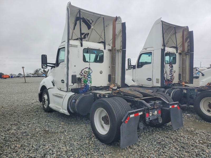 1XKYA48X3FJ443811