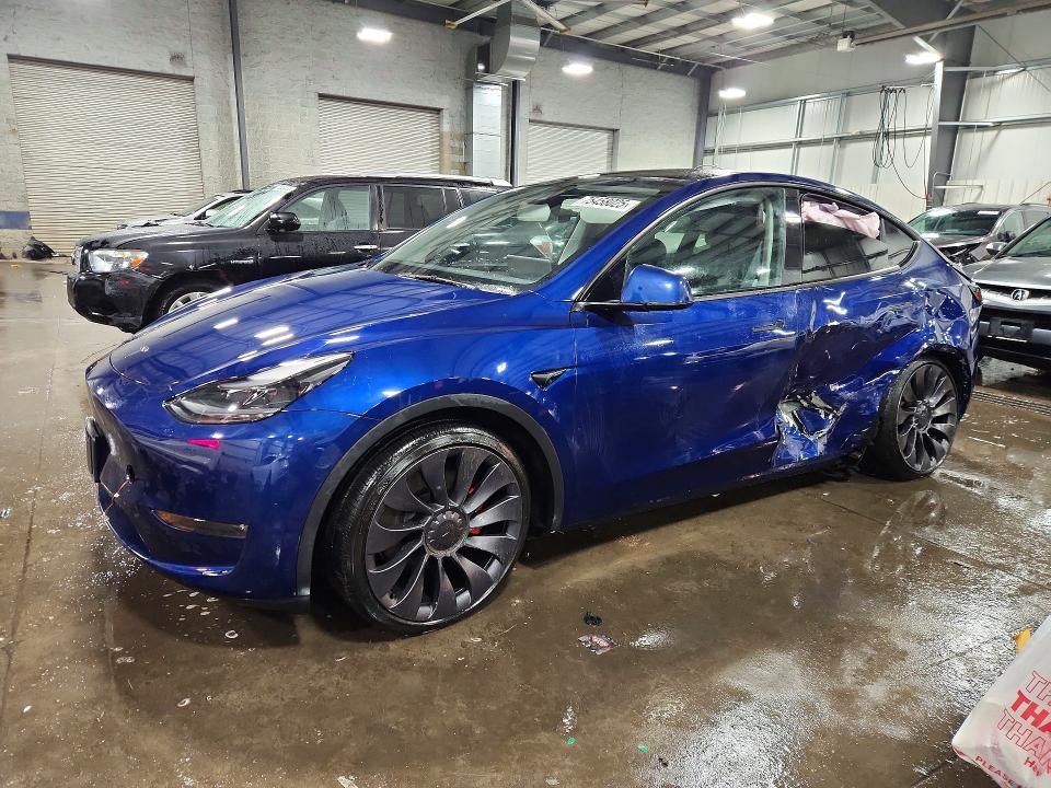 2024 TESLA MODEL Y — VIN 7SAYGDEF9RA273682