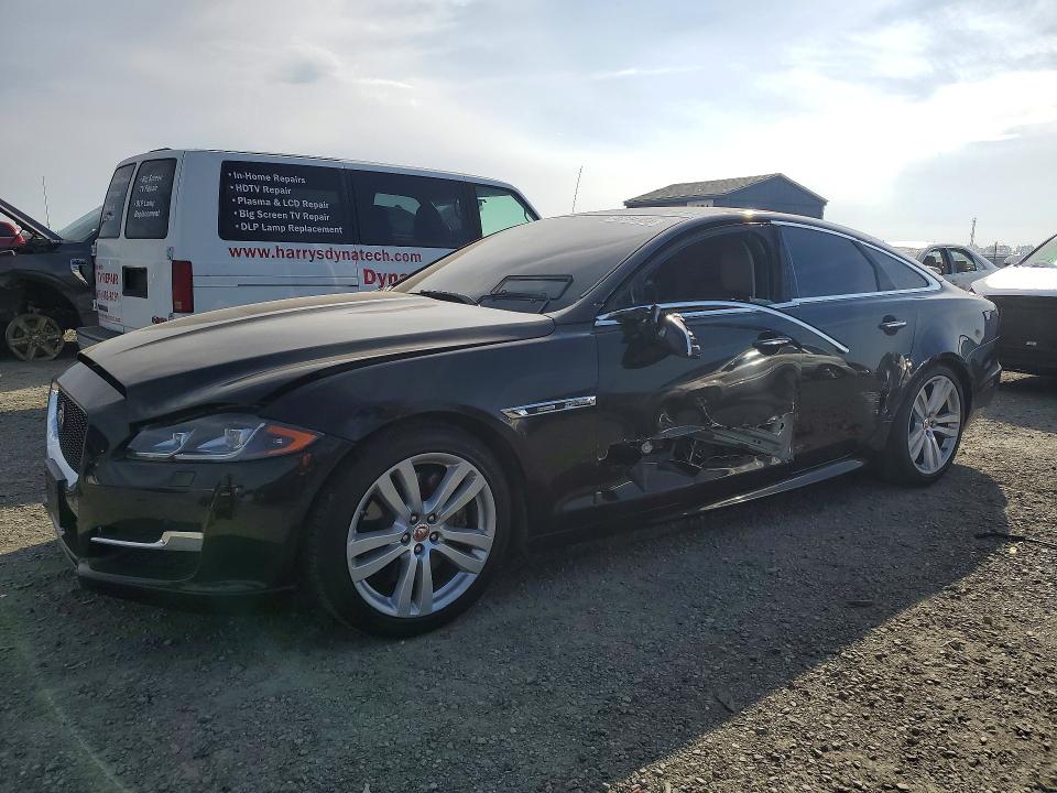 2017 JAGUAR XJ — VIN SAJWA1C71H8W06895