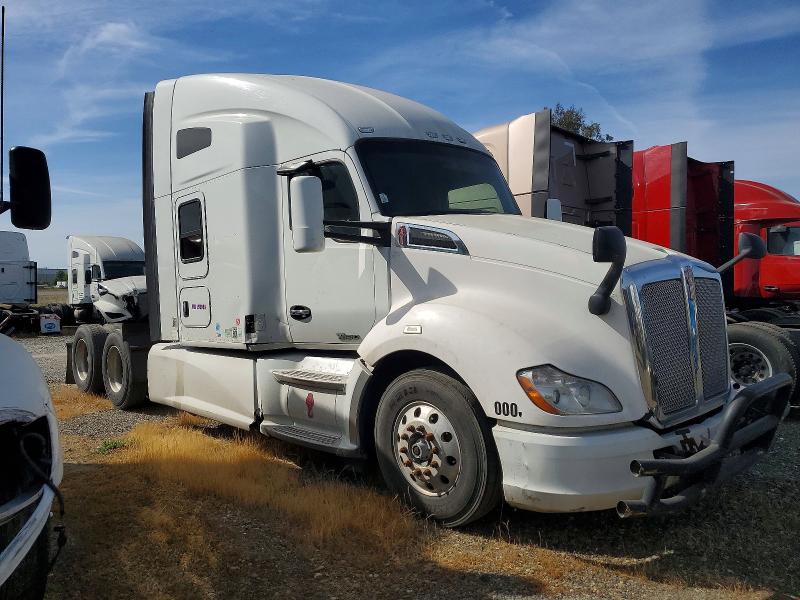 2017 KENWORTH T680 — VIN 1XKYD49X6HJ155953