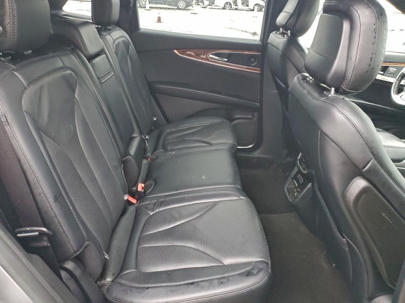 2LMPJ8KP9LBL15306