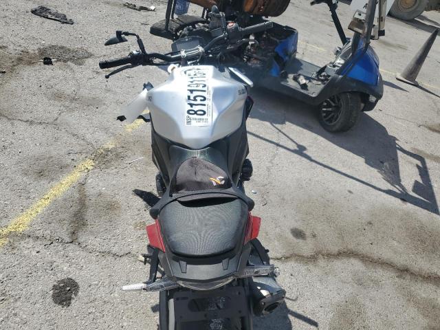JS1EK11BXR7100062