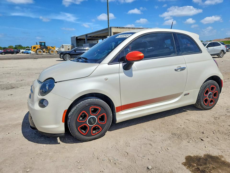 2017 FIAT 500 — VIN 3C3CFFGE4HT526165