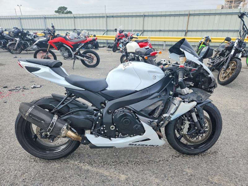 2015 SUZUKI GSX-R600 — VIN JS1GN7FA3F2101114