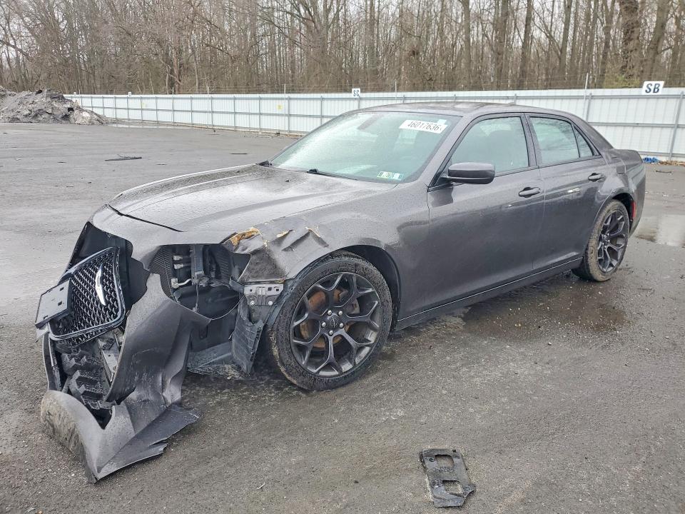 2019 CHRYSLER 300 — VIN 2C3CCABGXKH635105