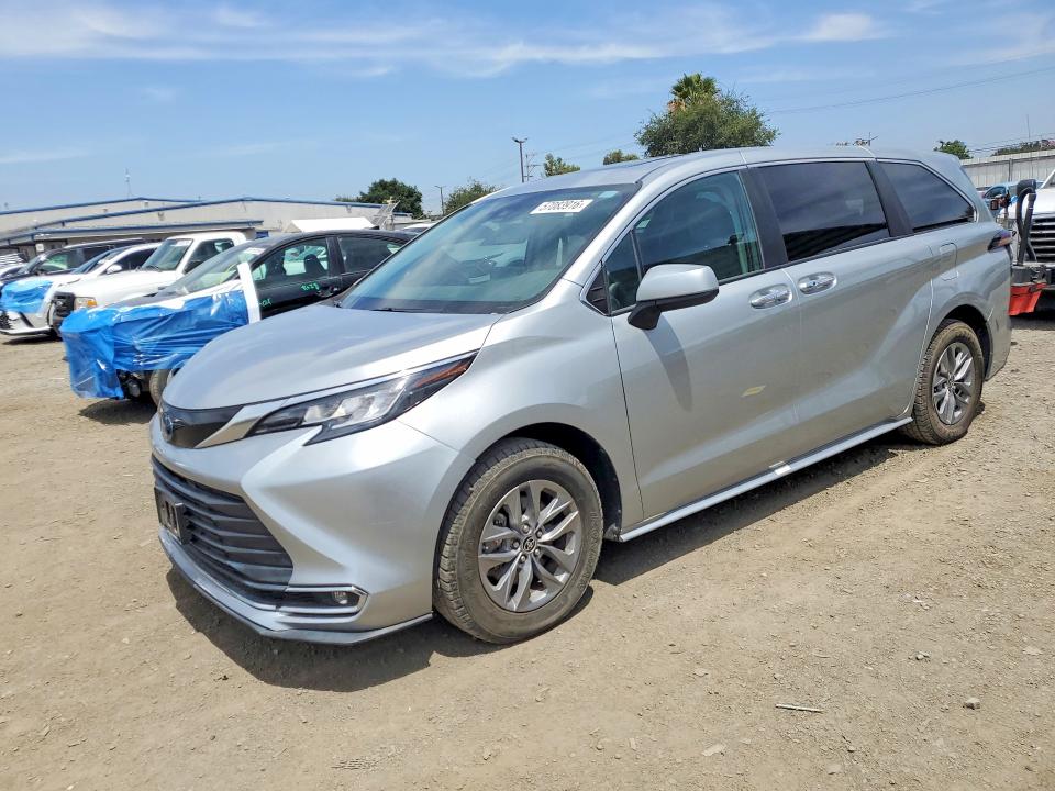 2022 TOYOTA SIENNA — VIN 5TDYRKEC8NS119989