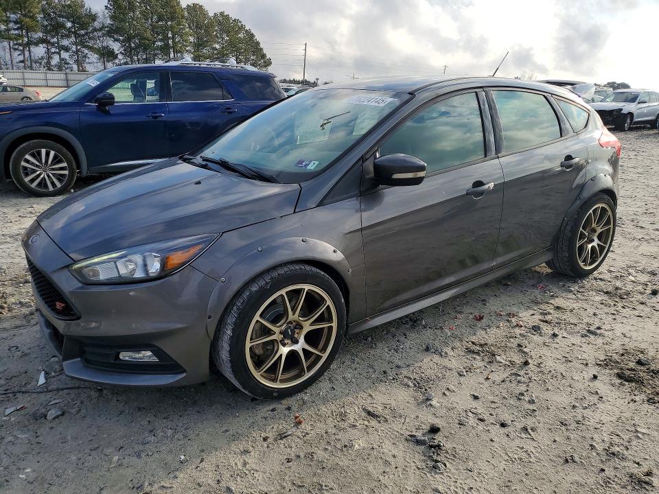 2016 FORD FOCUS — VIN 1FADP3L96GL390495