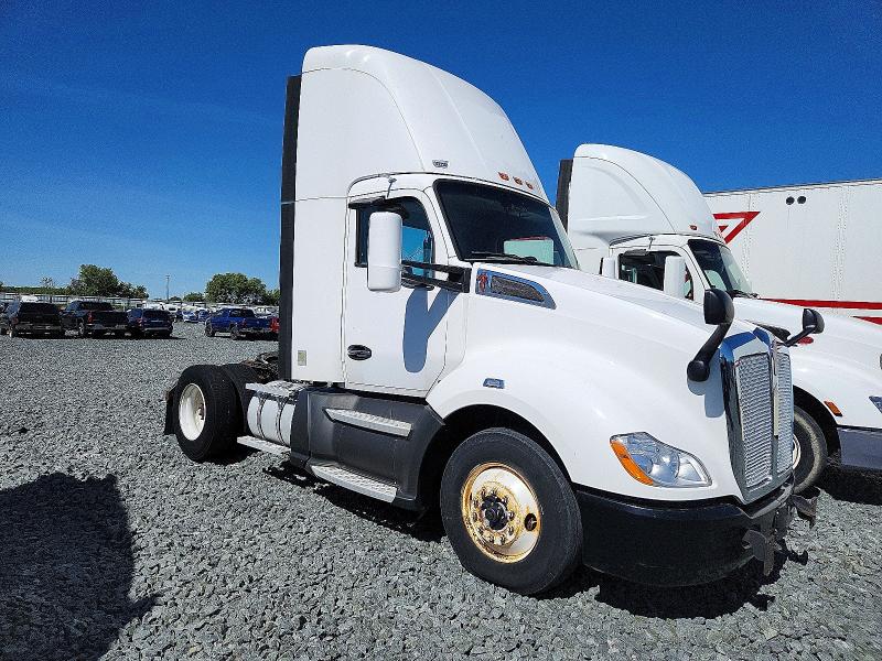 2017 KENWORTH T680 — VIN 1XKYA48X2HJ160304