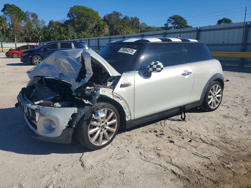 2016 MINI COOPER — VIN WMWXP5C56G2D15060