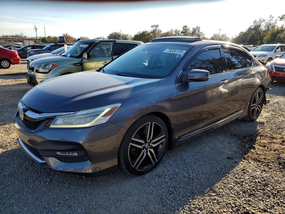 2017 HONDA ACCORD — VIN 1HGCR3F97HA027973
