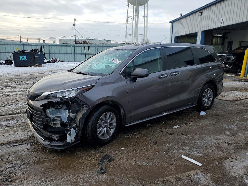 2022 TOYOTA SIENNA — VIN 5TDYRKEC1NS113547