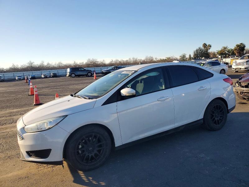 2016 FORD FOCUS SE — VIN 1FADP3F21GL253835