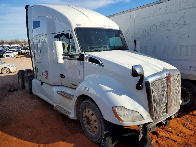 2020 KENWORTH T680 — VIN 1XKYD49X3LJ354290