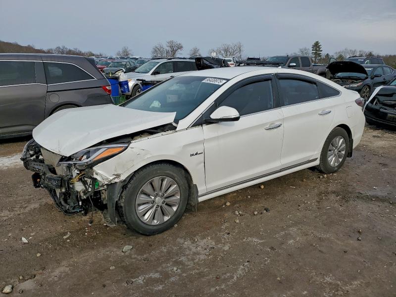 2017 HYUNDAI SONATA HYB — VIN KMHE24L18HA058323