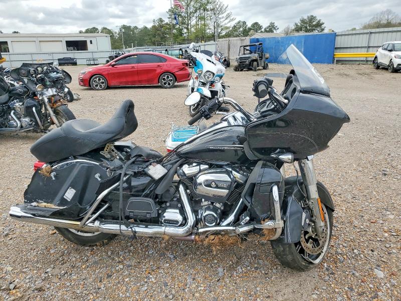 2017 HARLEY-DAVIDSON FLTRU — VIN 1HD1KGD19HB613050
