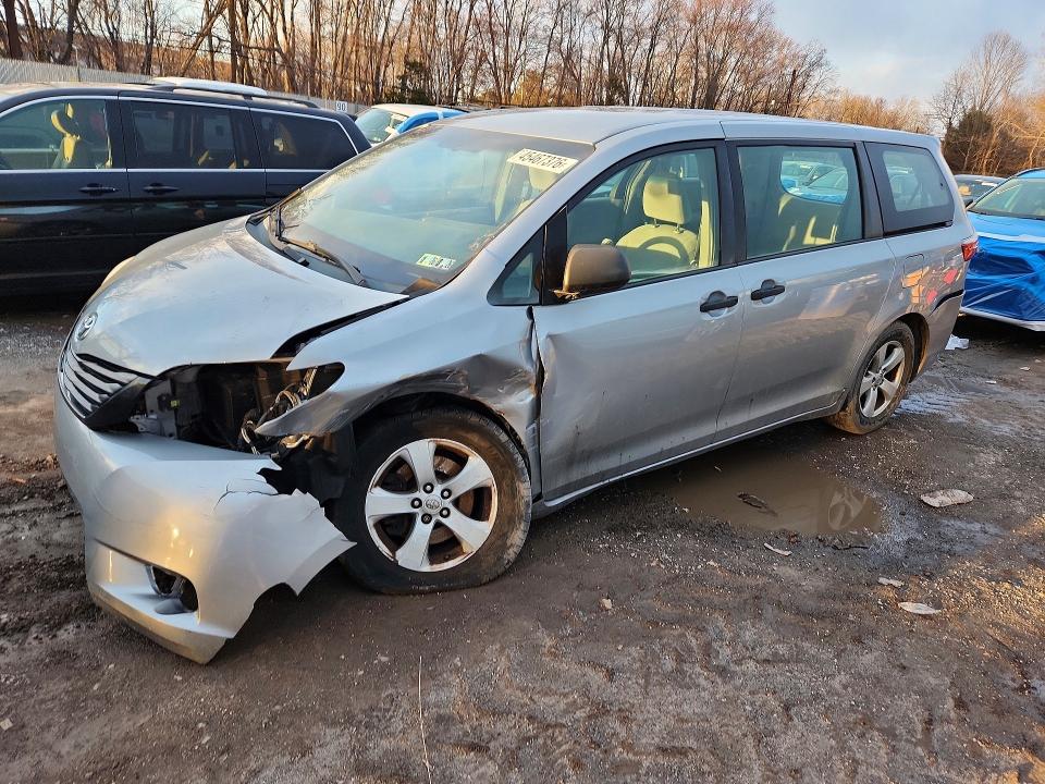2015 TOYOTA SIENNA — VIN 5TDZK3DC5FS616967