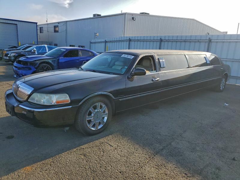 2003 LINCOLN TOWN CAR E — VIN 1L1FM81W23Y692037