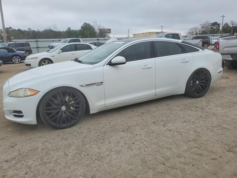 2015 JAGUAR XJ — VIN SAJWA1CZXF8V81008