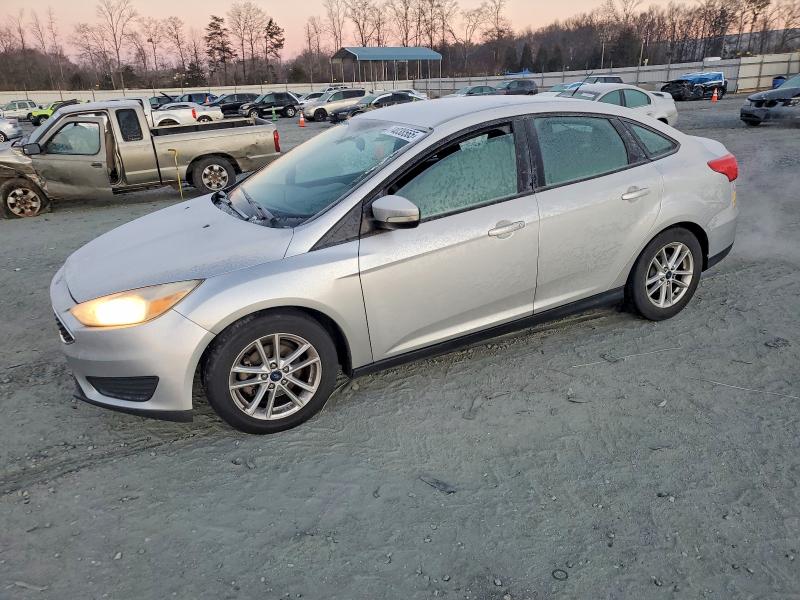 2015 FORD FOCUS SE — VIN 1FADP3F24FL233853