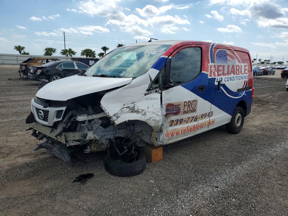 2015 NISSAN NV200 — VIN 3N6CM0KN9FK735570