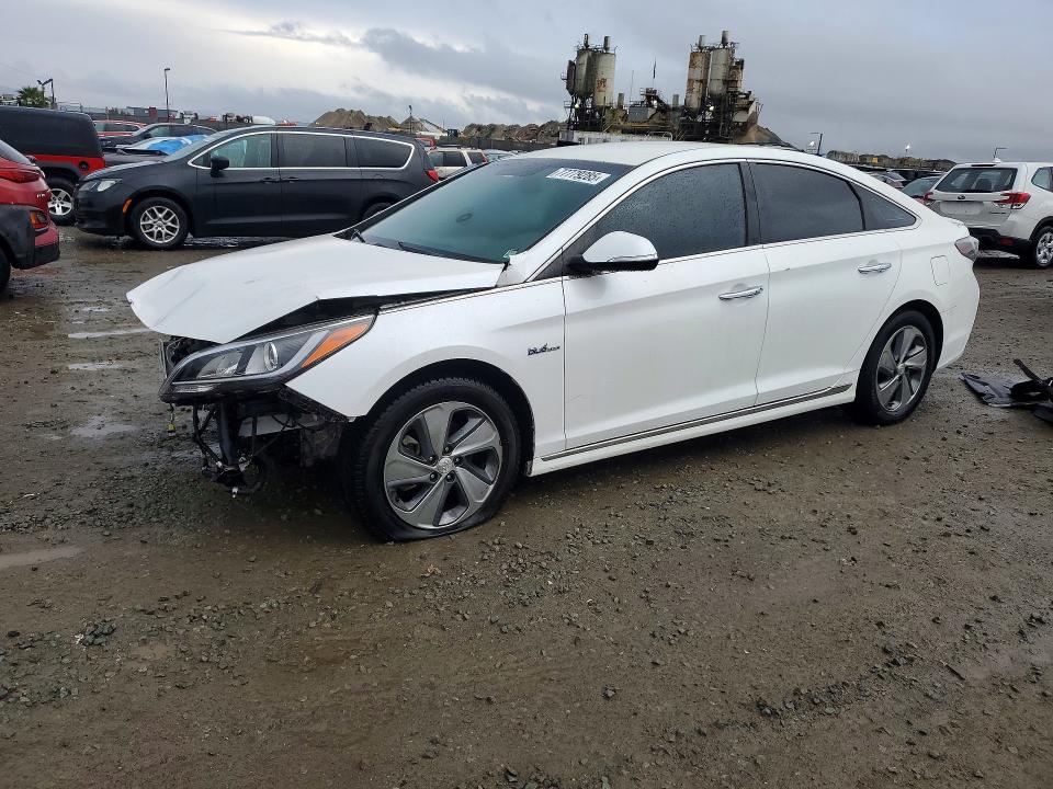 2016 HYUNDAI SONATA — VIN KMHE24L17GA020824