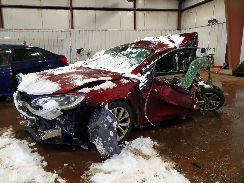 2015 CHRYSLER 200 — VIN 1C3CCCCB6FN592636