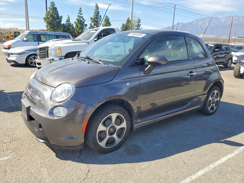 2017 FIAT 500 — VIN 3C3CFFGEXHT620857