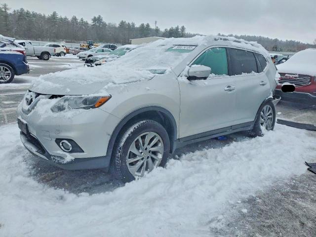 2015 NISSAN ROGUE S — VIN 5N1AT2MV1FC825853