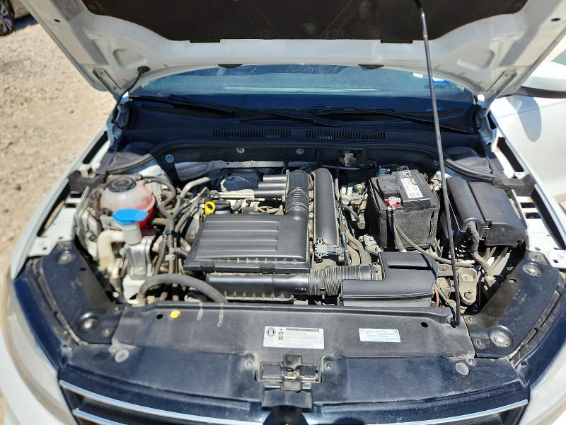 3VW2B7AJ1JM207687