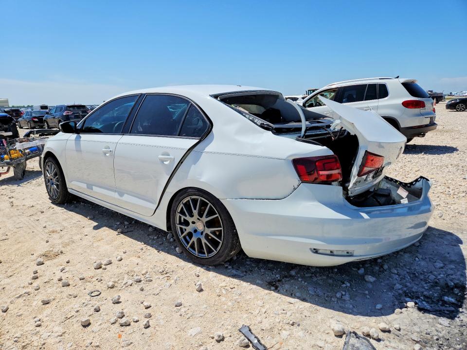 3VW2B7AJ1JM207687
