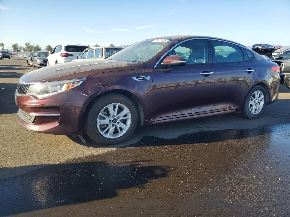2018 KIA OPTIMA — VIN 5XXGT4L31JG215308